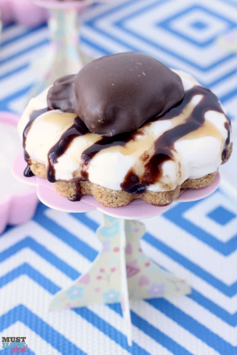 Chocolate and Caramel TURTLES® easy mini cheesecakes recipe! These no bake mini cheesecakes are the perfect easy dessert idea! Quick easy dessert that looks fancy!