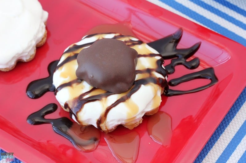 Chocolate and Caramel TURTLES® easy mini cheesecakes recipe! These no bake mini cheesecakes are the perfect easy dessert idea! Quick easy dessert that looks fancy!