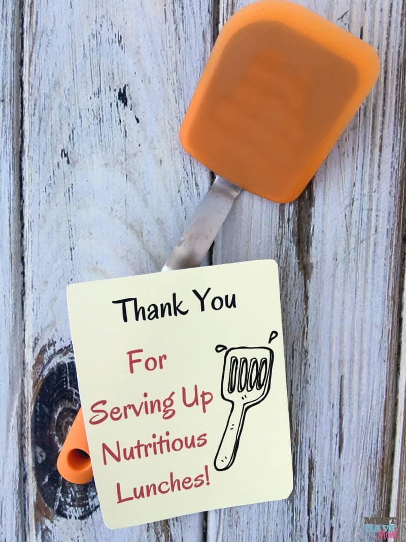 Free printable thank you cards for cafeteria staff appreciation! Celebrate school lunch hero day and thank those that provided school lunches for your child each day!