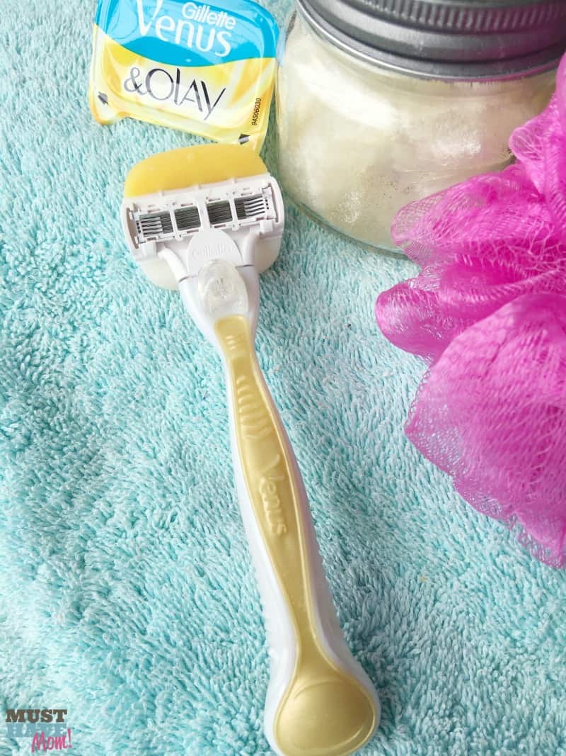 Secrets to silky smooth legs for summer + lemon mint sugar scrub recipe and shaving tips! Love this natural shave scrub recipe! It woks so amazingly!!