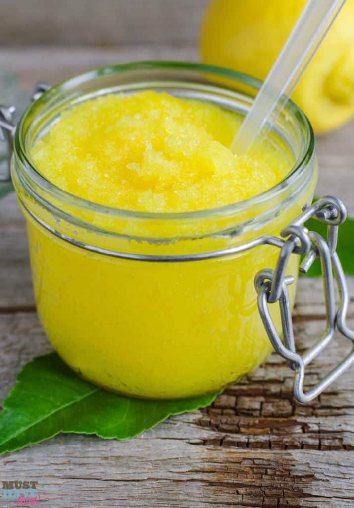 Secrets to silky smooth legs for summer + lemon mint sugar scrub recipe and shaving tips! Love this natural shave scrub recipe! It woks so amazingly!!