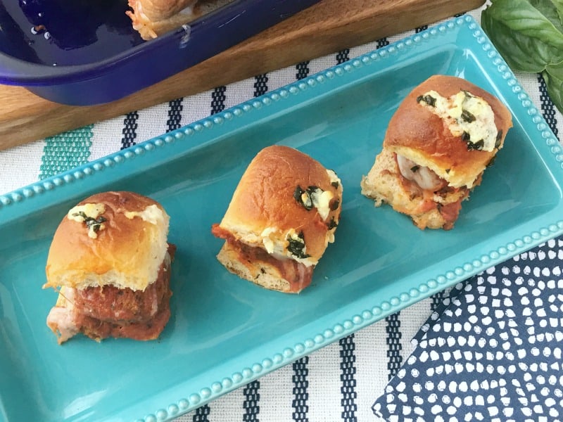 Delicious Parmesan and Garlic Meatball Sliders recipe! Perfect for party food or family dinner recipes. These are quick and easy to make and they taste amazing! Italian dinner recipe without pasta!