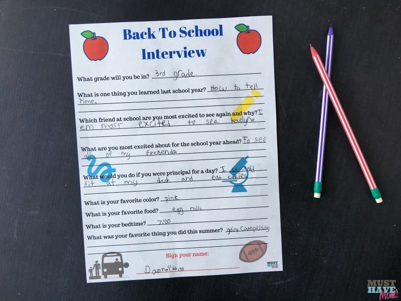 Free printable back to school interview questionnaire! Interview your kids each year before the new school year and save them! Fun back to school activity! 