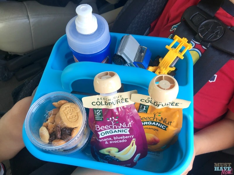 The BEST travel snack hacks for kids! Mess free snack ideas for in the car, travel snack mix recipe, and more! Lots of kids road trip tips!