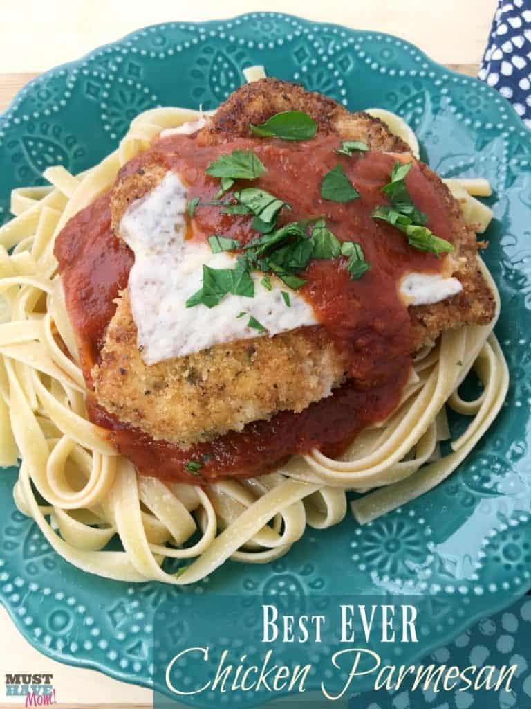 Juicy and crispy chicken parmesan recipe! Best chicken parmesan recipe on pinterest. Served over linguine with red sauce. Great weeknight dinner idea.