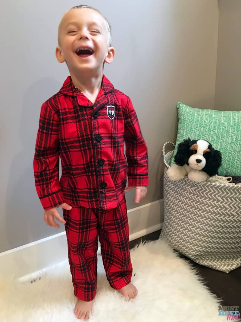 Adorable Christmas pajamas for Christmas morning! Get your kids matching pajamas and tuck them into their Christmas Eve boxes!