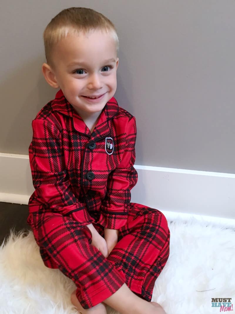 Adorable Christmas pajamas for Christmas morning! Get your kids matching pajamas and tuck them into their Christmas Eve boxes!