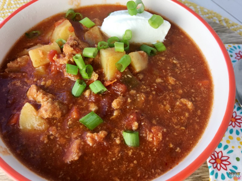 Healthy Paleo Slow Cooker Buffalo Chicken Chili Recipe! This tasty blend is hearty and warms your belly while leaving out the unhealthy ingredients!