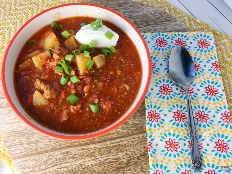 Healthy Slow Cooker Paleo Buffalo Chicken Chili Recipe! This tasty blend is hearty and warms your belly while leaving out the unhealthy ingredients!