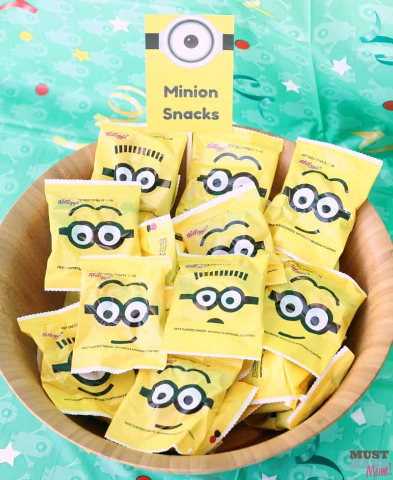 Minion birthday party food ideas with free printable minion party food signs! Grab these minion party ideas and the free party printable!
