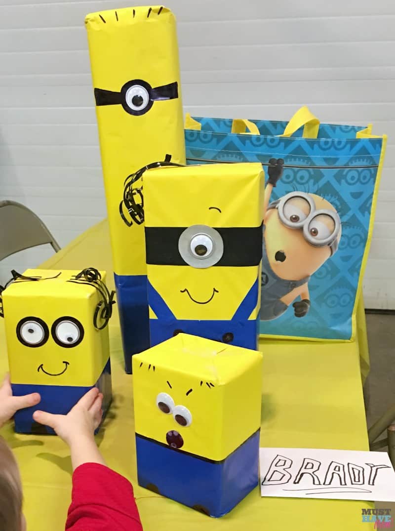 DIY Minion Gift Wrap idea with instructions and 31 minion themed gift ideas! Love this fun and easy gift wrap idea! Turn any gift into a minion! Great idea for minion birthday party.