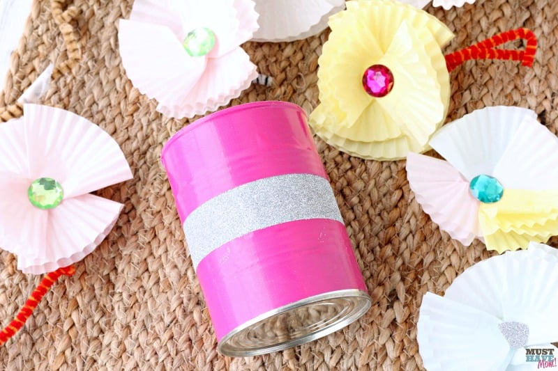 DIY Paper Flowers and Vase. Adorable Kids Craft for a Mother's Day gift idea. 