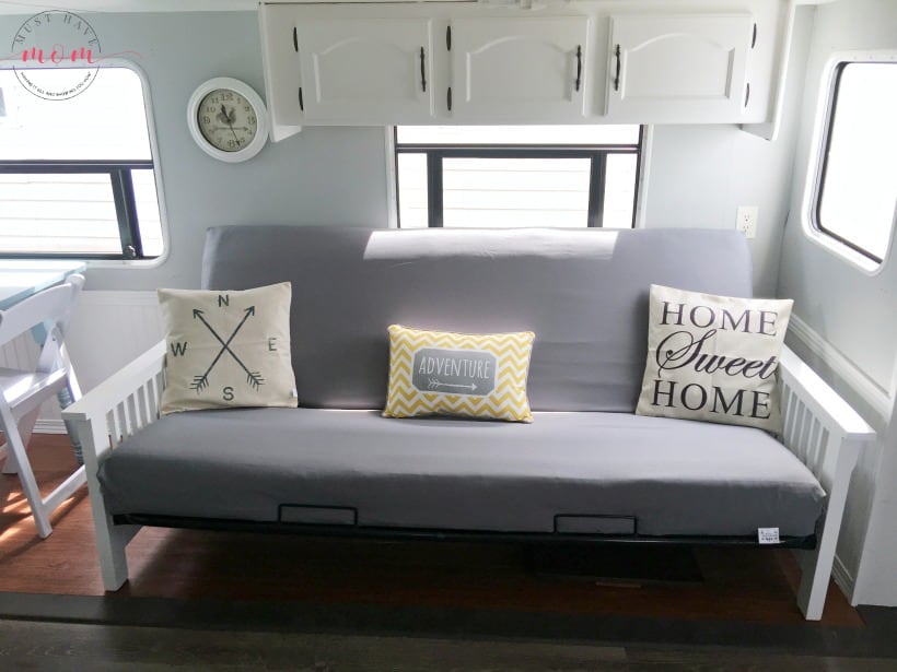 Easy RV Makeover with instructions to remodel RV interior, paint RV walls, paint 2 tone kitchen cabinets! LOVE!!