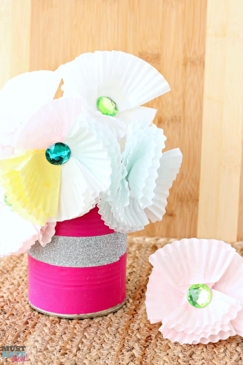 DIY Paper Flowers and Vase. Adorable Kids Craft for a Mother's Day gift idea. 