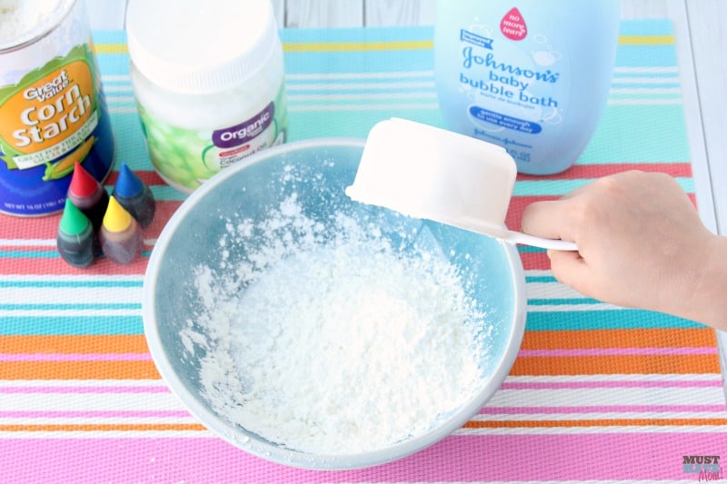 Lush Fun copycat recipe for bath tub play dough. Make homemade playdough with this bubble bath playdough recipe!