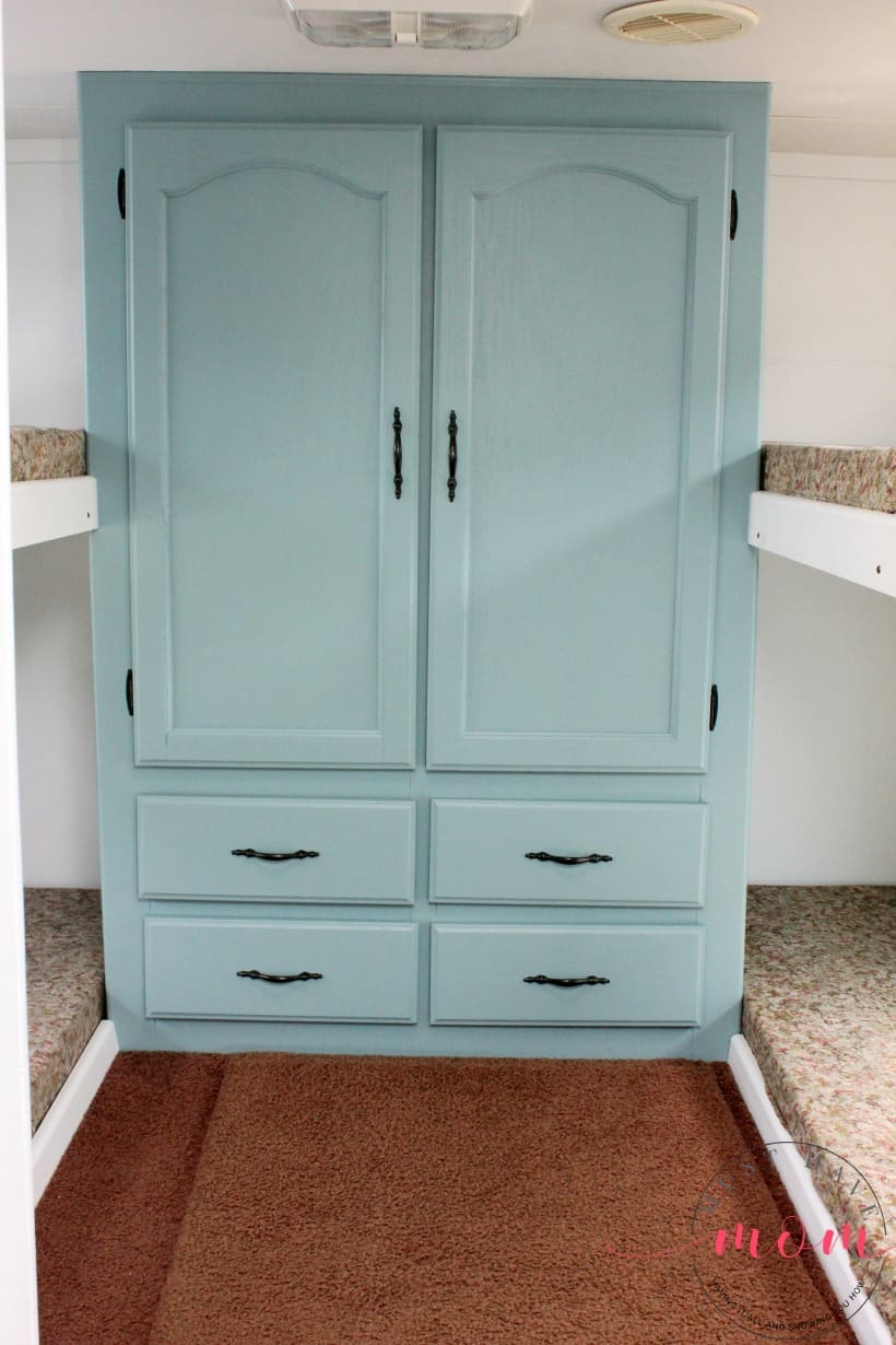 https://musthavemom.com/wp-content/uploads/2017/05/how-to-paint-rv-cabinets.jpg