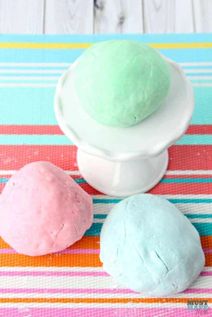 Lush Fun copycat recipe for bath tub play dough. Make homemade playdough with this bubble bath playdough recipe!