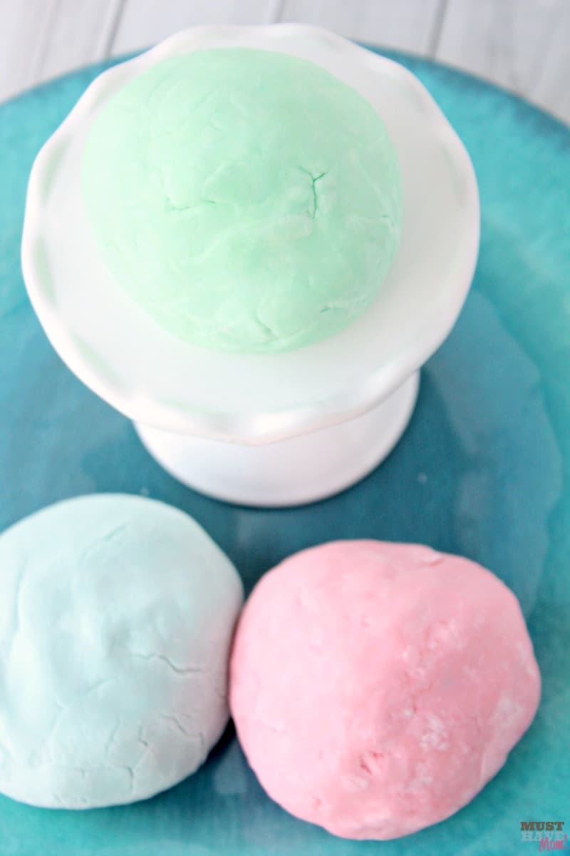 Lush Fun copycat recipe for bath tub play dough. Make homemade playdough with this bubble bath playdough recipe!