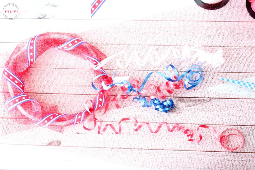 Quick and easy DIY 4th of July ribbon crown! Patriotic craft for kids. + Parade essentials