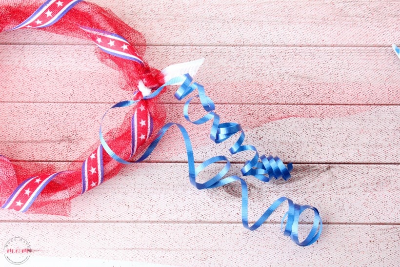 Quick and easy DIY 4th of July ribbon crown! Patriotic craft for kids. + Parade essentials