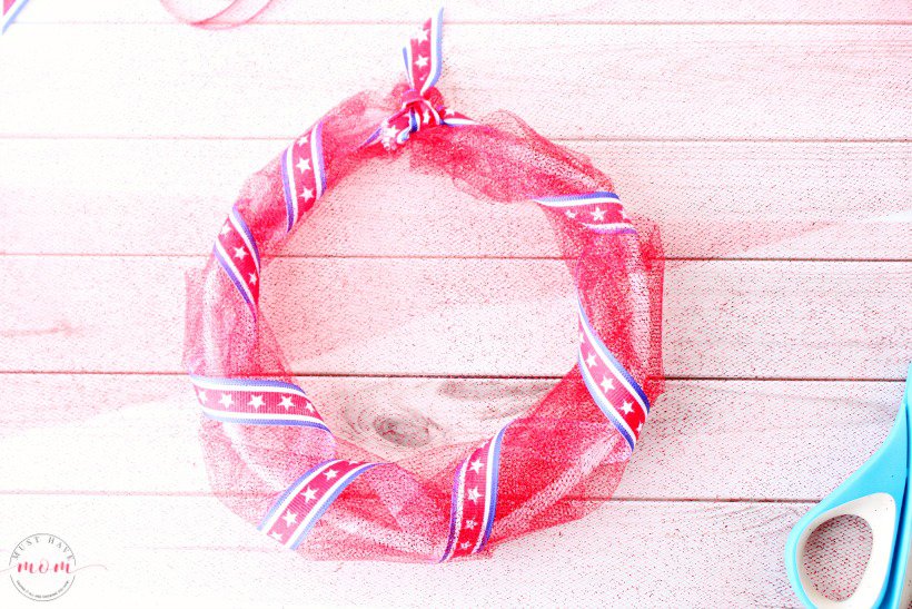 Quick and easy DIY 4th of July ribbon crown! Patriotic craft for kids. + Parade essentials