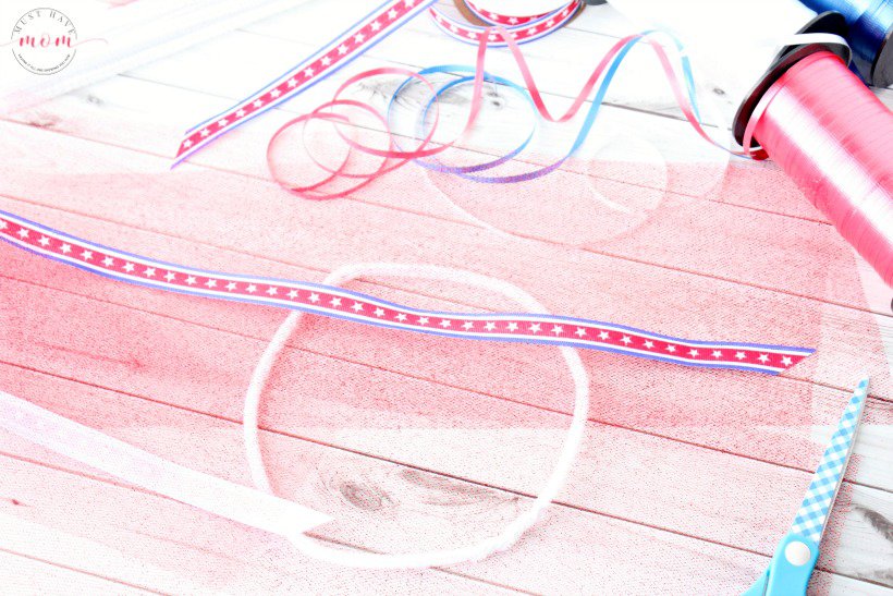 Quick and easy DIY 4th of July ribbon crown! Patriotic craft for kids. + Parade essentials