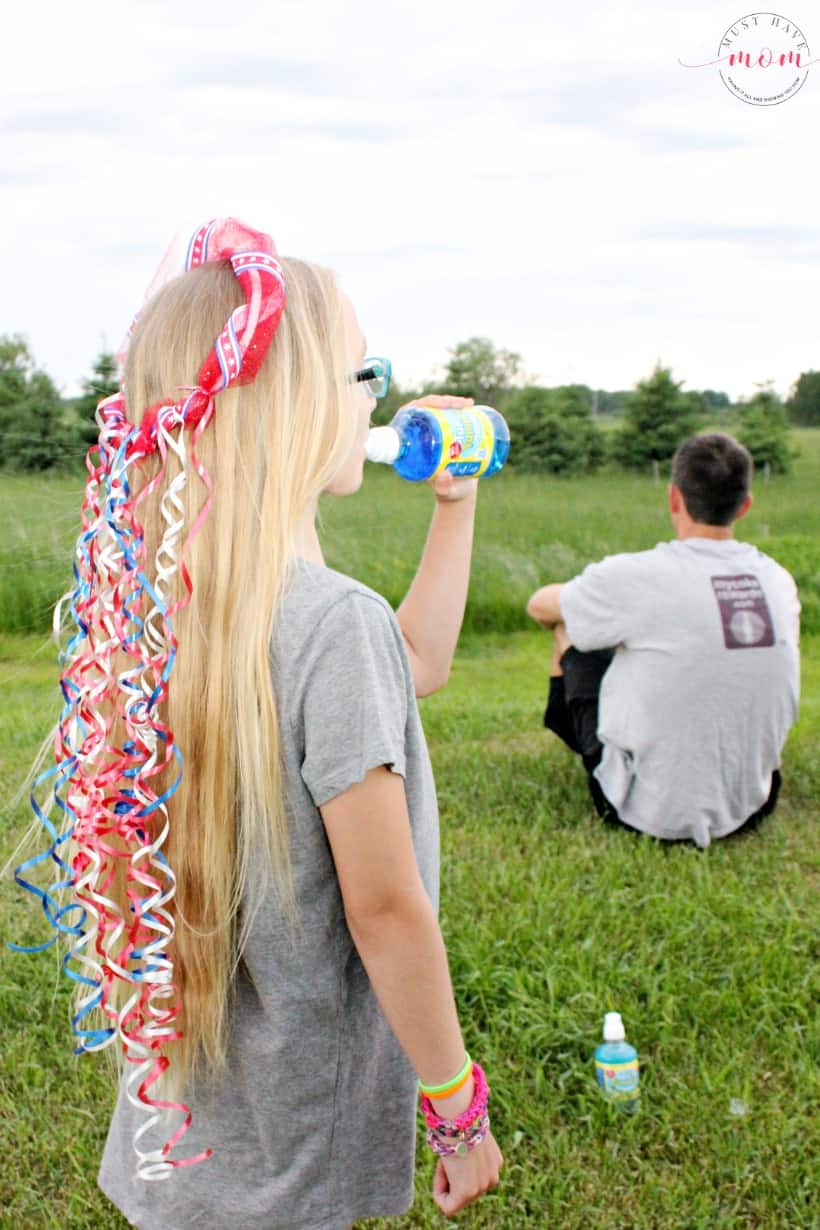 Quick and easy DIY 4th of July ribbon crown! Patriotic craft for kids. + Parade essentials