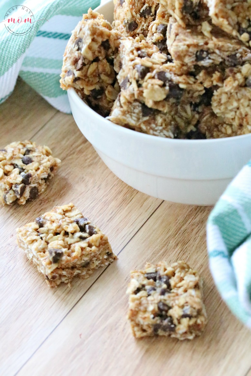 Healthy No Bake Bars! Oatmeal chocolate chip bars with just 6 healthy ingredients.