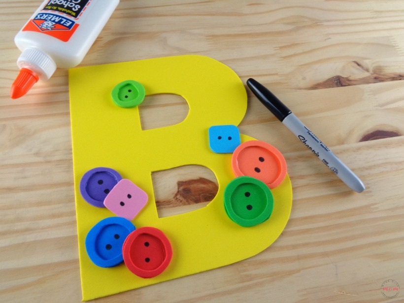 Letter of the Week craft activity idea! Letter "B" is for Buttons craft DIY tutorial and free printable letter B template.