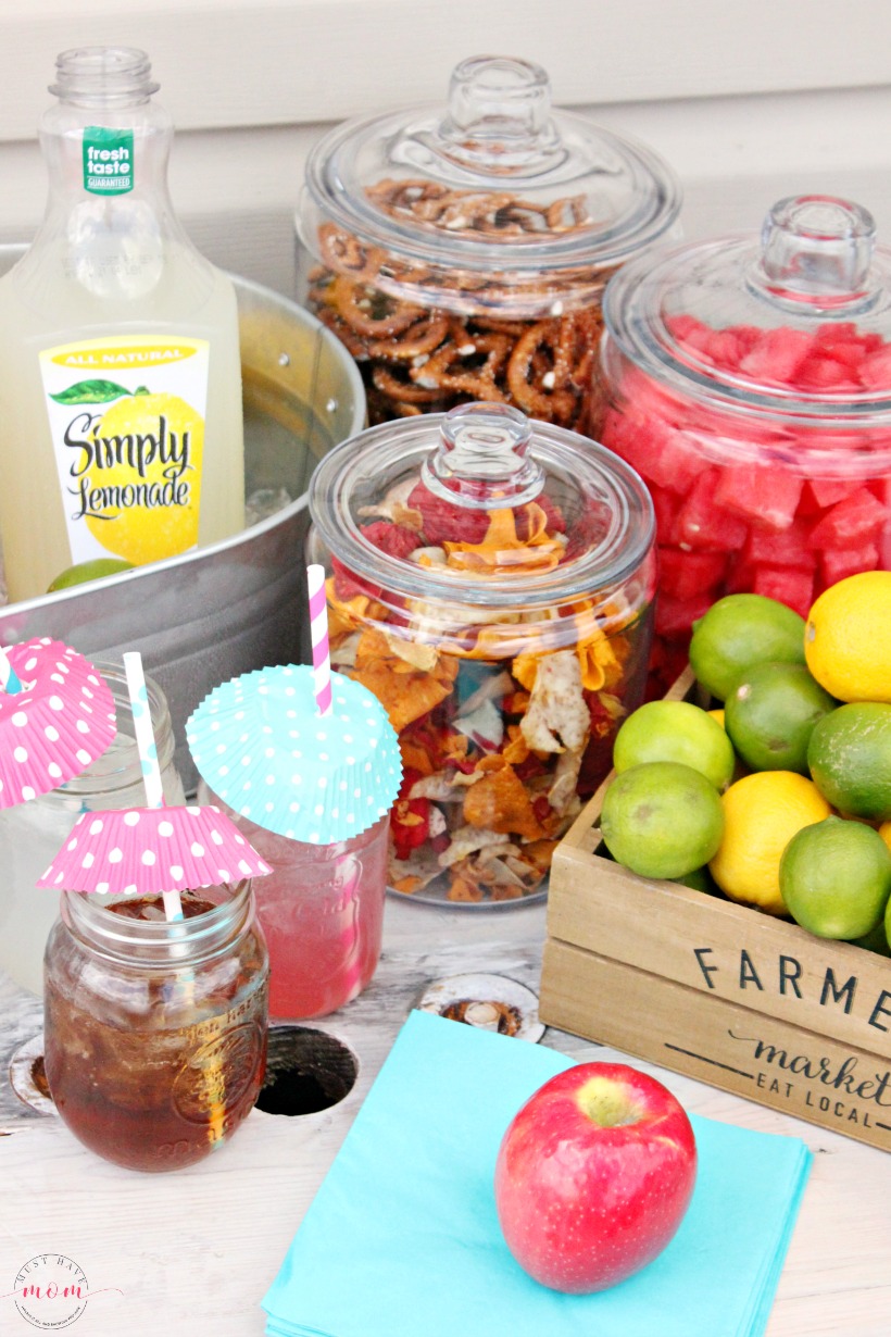 Outdoor party ideas you NEED to do for your next outdoor gathering. Awesome outdoor party hacks!