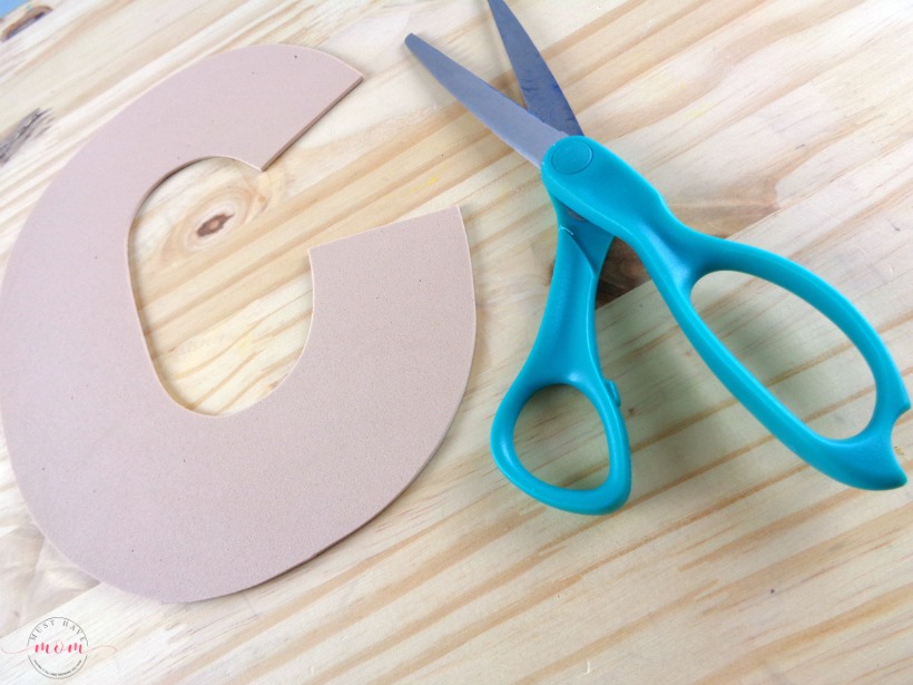 Letter of the Week craft activity idea! Letter "C" is for Chicken craft DIY tutorial and free printable letter C template.