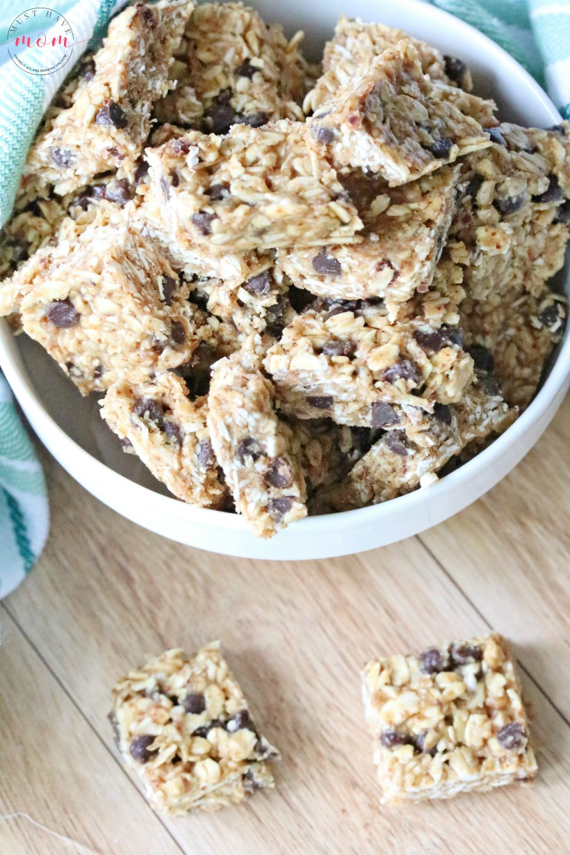 Healthy No Bake Bars! Oatmeal chocolate chip bars with just 6 healthy ingredients.