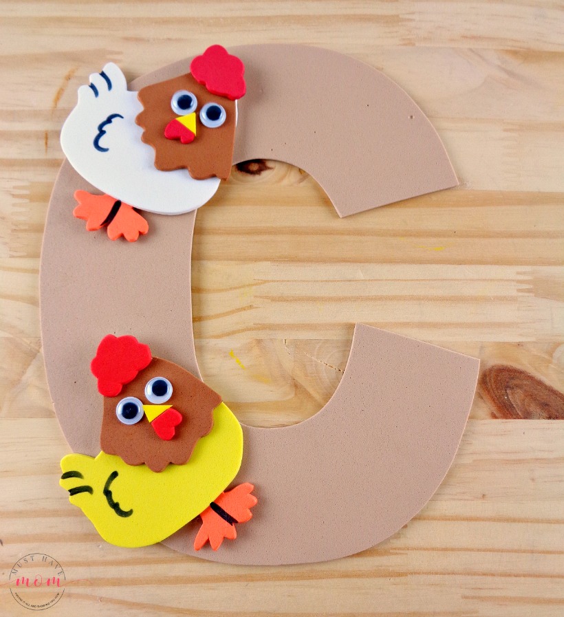 Letter of the Week craft activity idea! Letter "C" is for Chicken craft DIY tutorial and free printable letter C template.