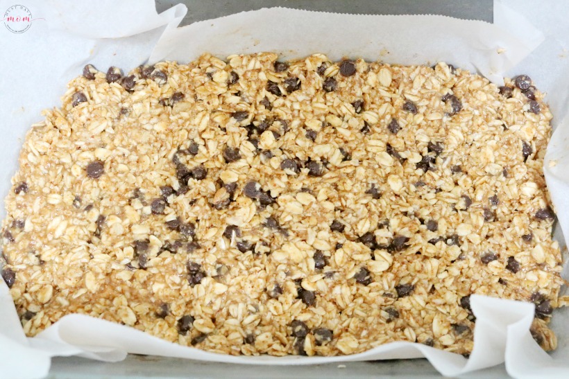 Healthy No Bake Bars! Oatmeal chocolate chip bars with just 6 healthy ingredients.