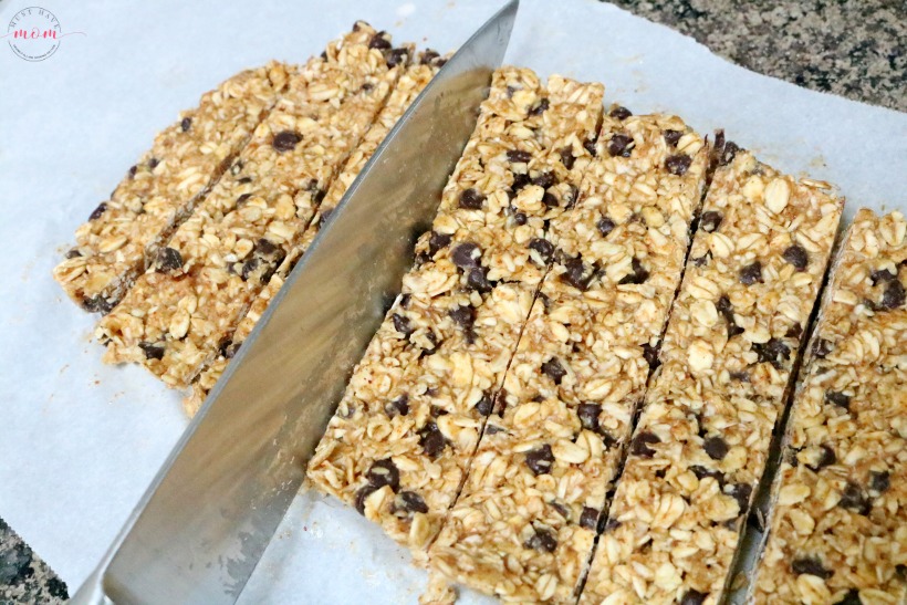 Healthy No Bake Bars! Oatmeal chocolate chip bars with just 6 healthy ingredients.