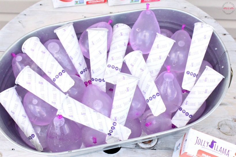 Do THIS genius ice bucket party hack at your next party! Use frozen water balloons to keep sorbet pops frozen and then have a water balloon fight afterwards! 