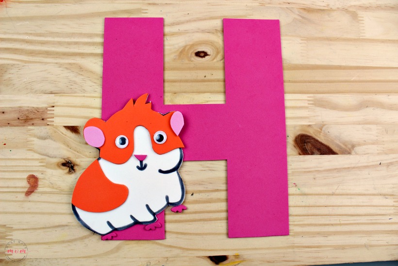 Weekly letter craft series! Letter H is for Hamster kids craft idea with free printable to teach letter recognition.