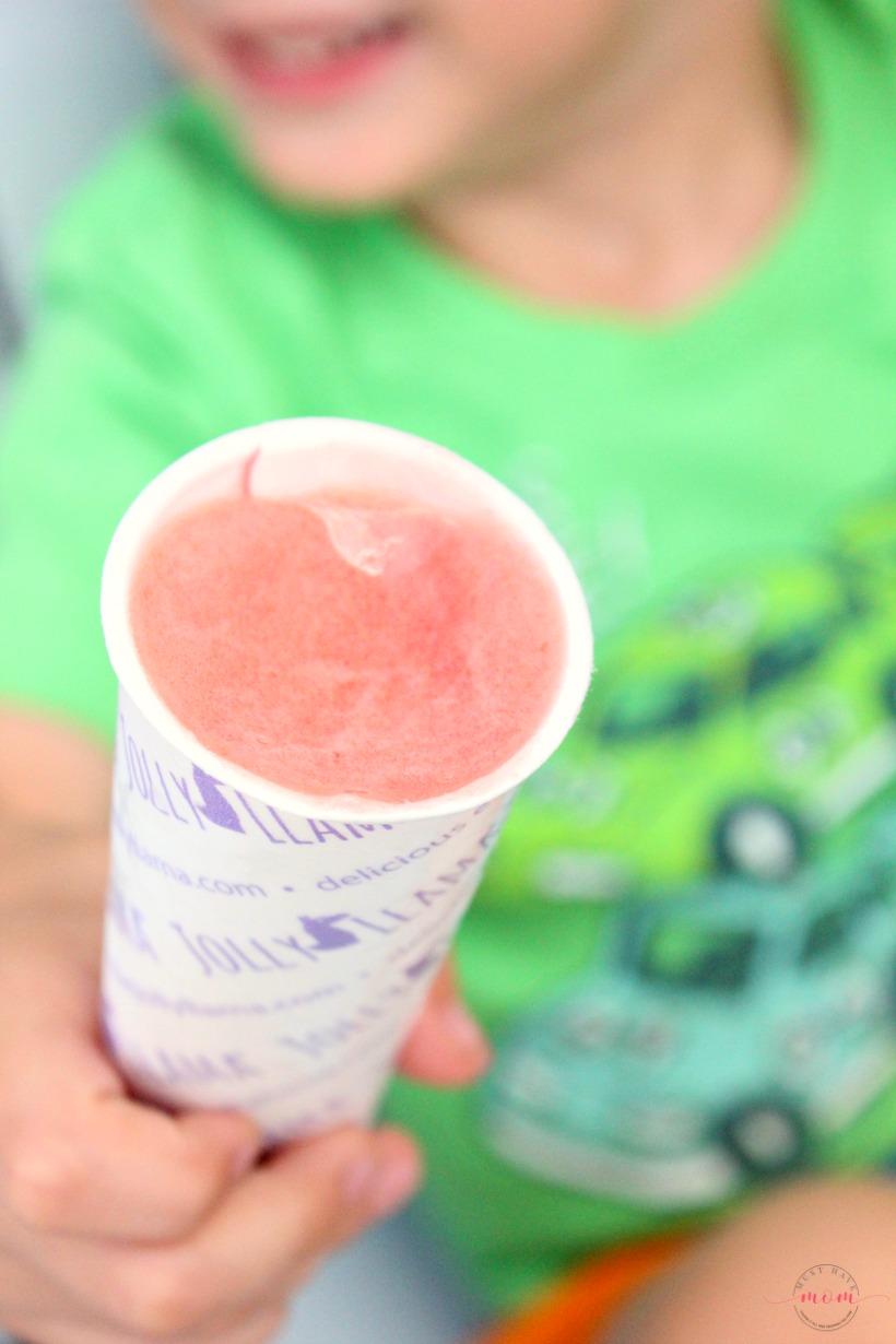 Do THIS genius ice bucket party hack at your next party! Use frozen water balloons to keep sorbet pops frozen and then have a water balloon fight afterwards! 