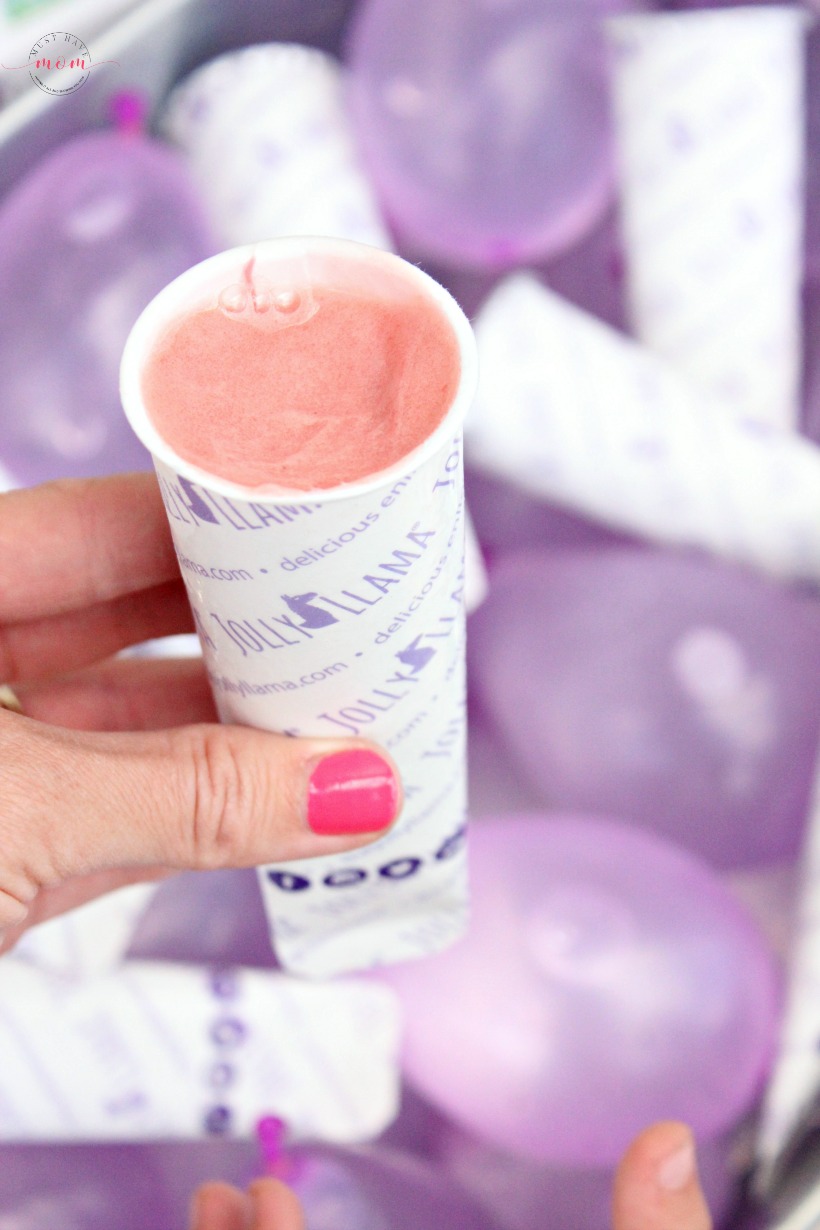 Do THIS genius ice bucket party hack at your next party! Use frozen water balloons to keep sorbet pops frozen and then have a water balloon fight afterwards! 