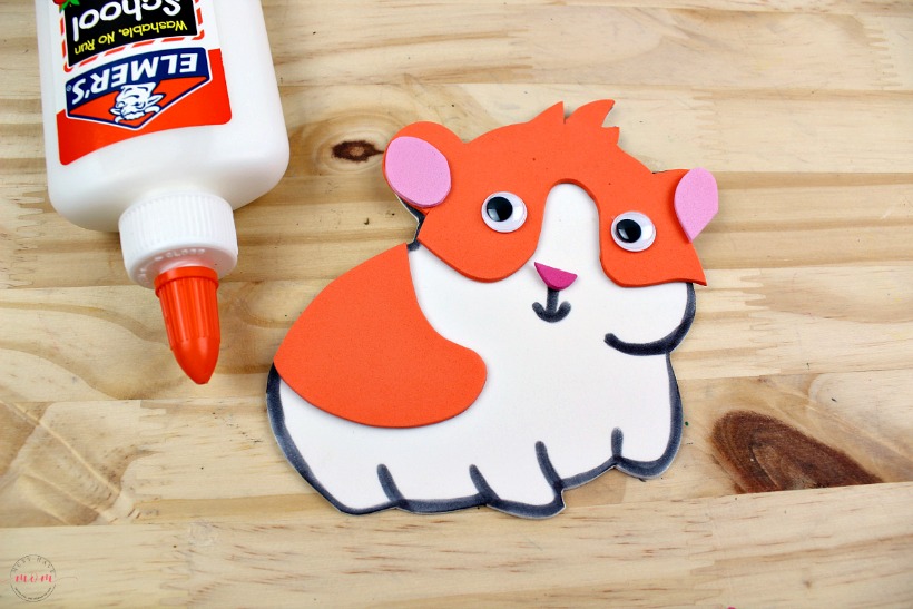 Weekly letter craft series! Letter H is for Hamster kids craft idea with free printable to teach letter recognition.