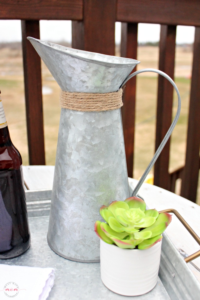 DIY farmhouse style wood spool table ideas. Tutorial to make a side table from a wood cable spool