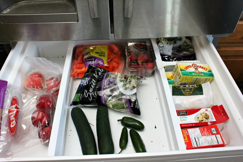 Easy fridge makeover tips! Fridge organization for busy families. Fridge hacks you need to know.