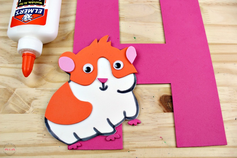 Weekly letter craft series! Letter H is for Hamster kids craft idea with free printable to teach letter recognition.