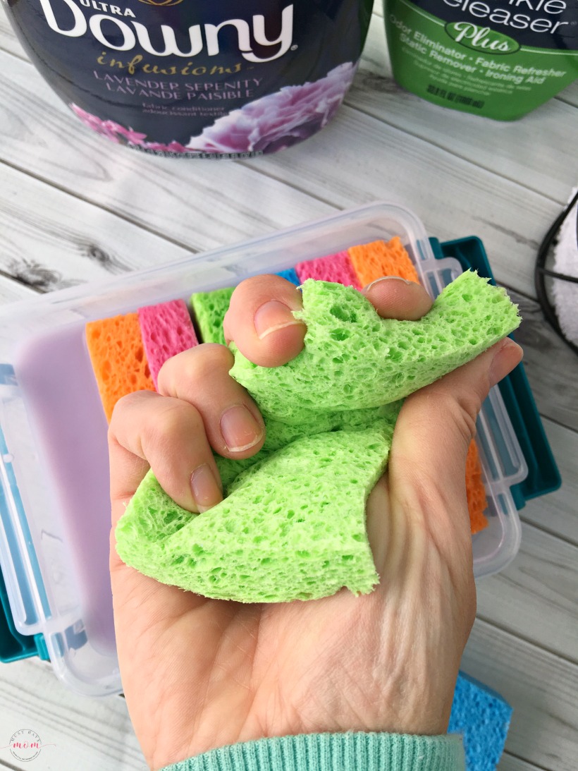 Laundry hacks every mom MUST know! How to get wrinkles out of clothes fast + make your own reusable dryer sheets!