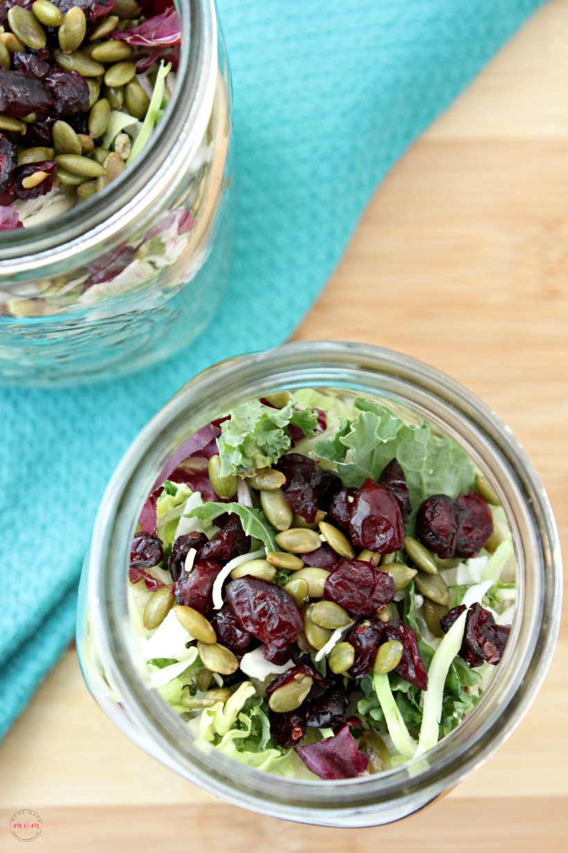 Once a week mason jar salads for busy people who like to eat healthy! Make on Sunday, lasts all week. Easy superfood kale salads.