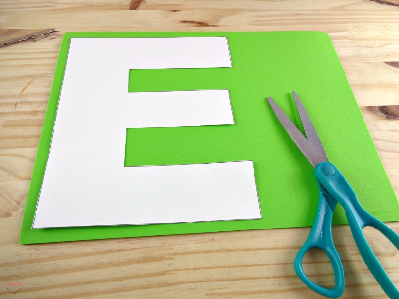 Weekly letter craft series! E is for Elf with free printable E and Elf templates. Kids preschool letter craft idea.