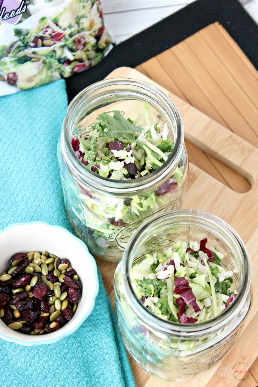 Once a week mason jar salads for busy people who like to eat healthy! Make on Sunday, lasts all week. Easy superfood kale salads.