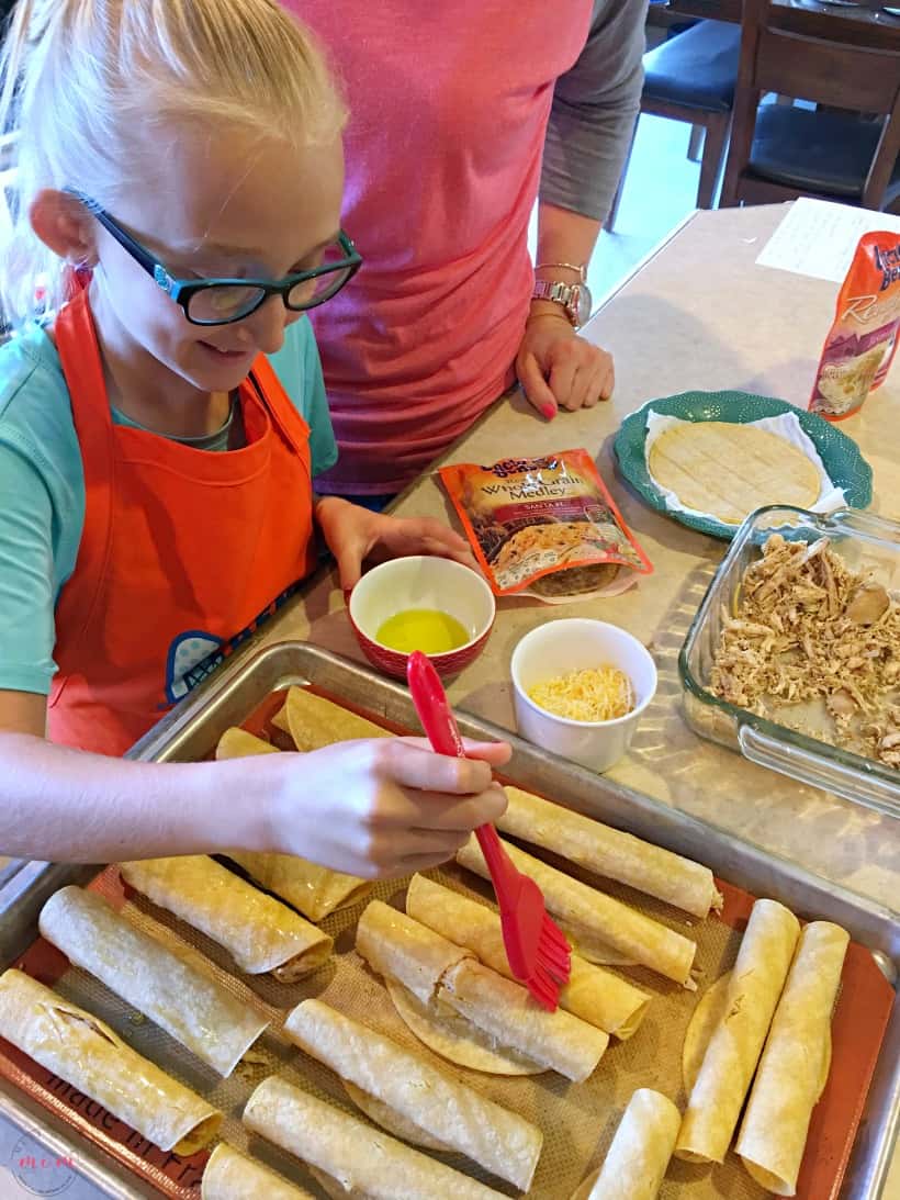 Super easy baked chicken taquito recipe! Fun kids cooking recipes and one of my favorite chicken recipes.