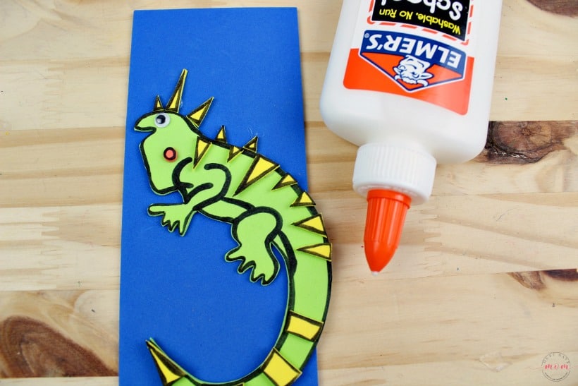 Weekly letter craft ideas for kids! I is for Iguana kids craft. Great for letter recognition and cutting and tracing skills!