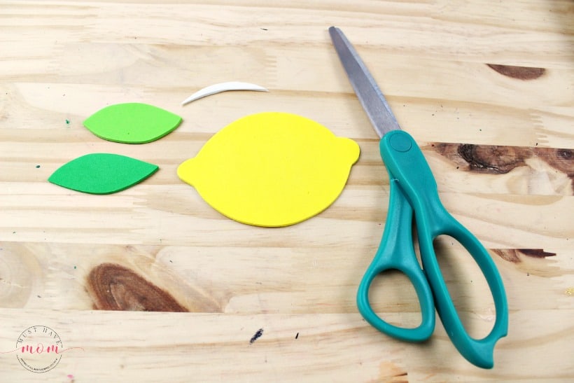 Letter of the Week L is for Lemon letter craft. Educational kids activities to learn letter recognition.